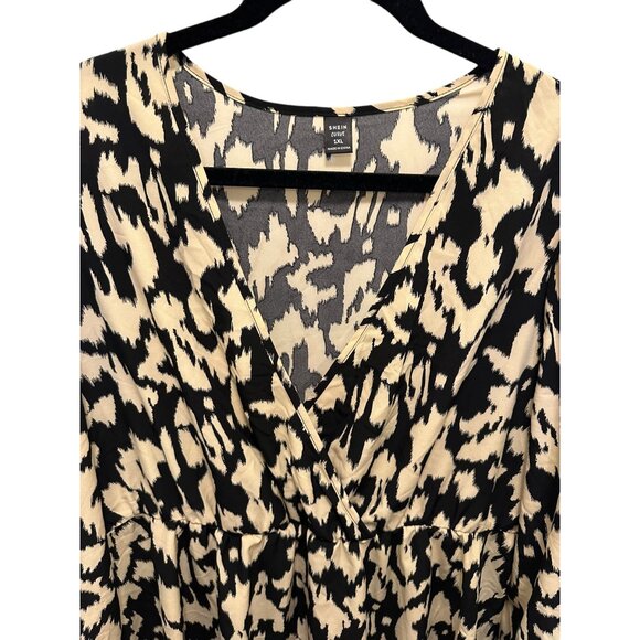 🍒 2/$20 🍒 Plus Size Black and Ivory Flowing Dress with Ruffles at Wrist - Picture 3 of 6